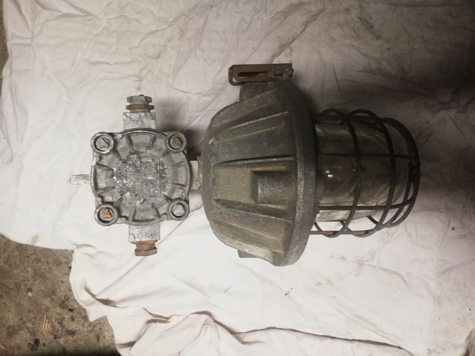 Lampa industrialna przemysłowa PRL