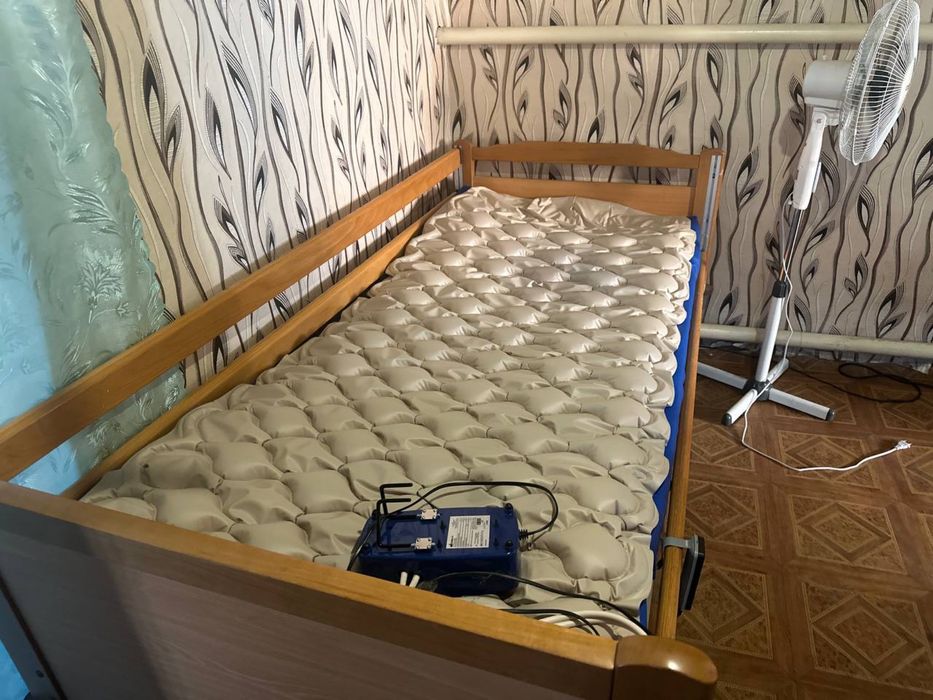 Медицынская кровать.