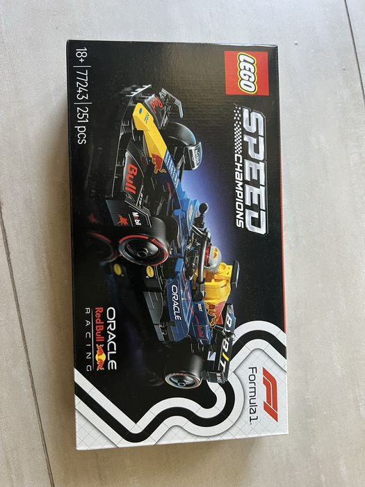 Lego 77243 Oracle Red Bull F1