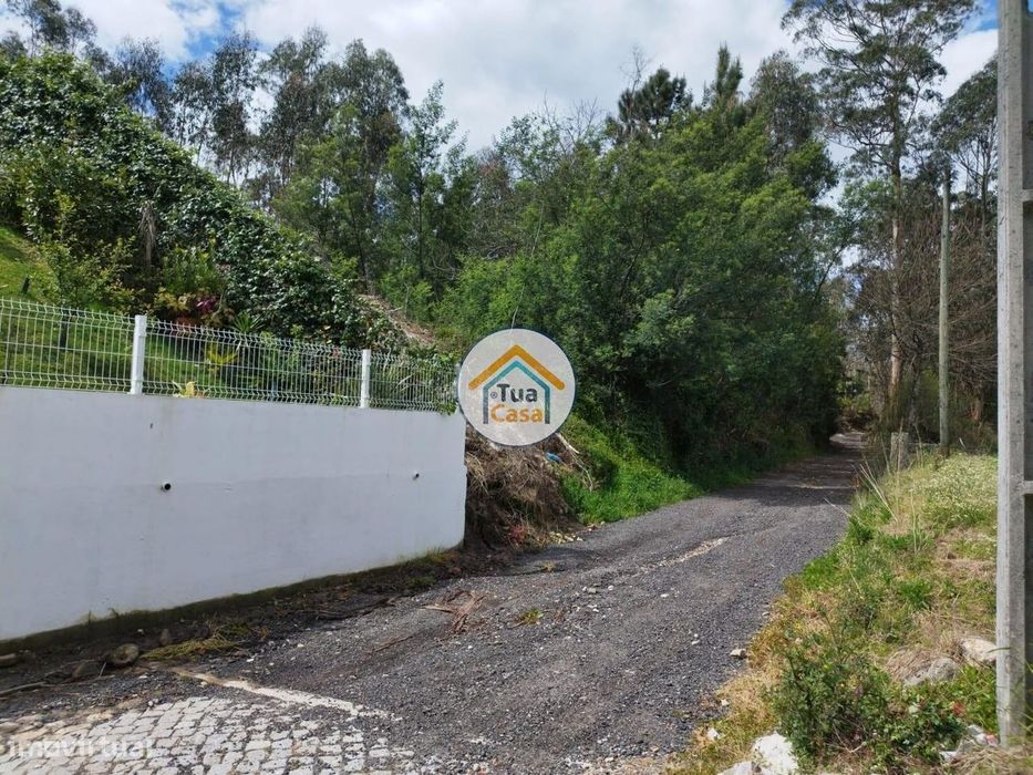 Terreno localizado na freguesia de Silveiros, concelho de Barcelos.