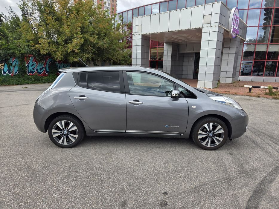 Аренда авто Nissan Leaf