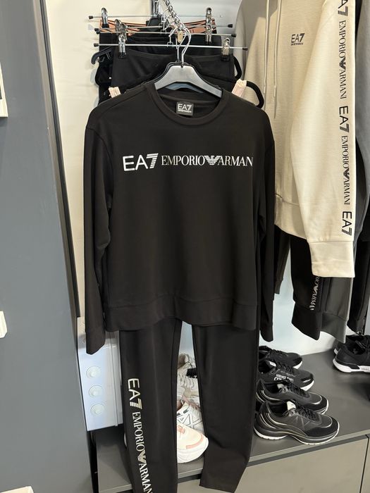 Жіночий костюм Armani, EA7