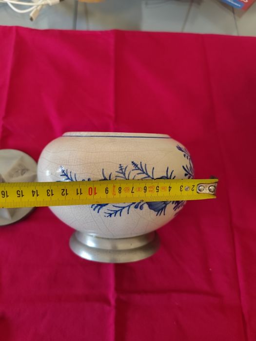 Conjuntos de estanho pintados à mão.