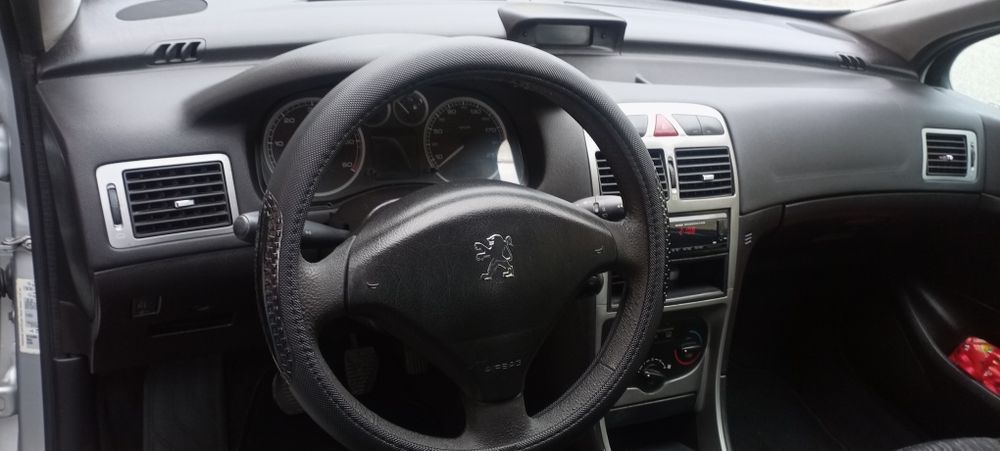 Peugeot 307 HDi com pintura completa nova