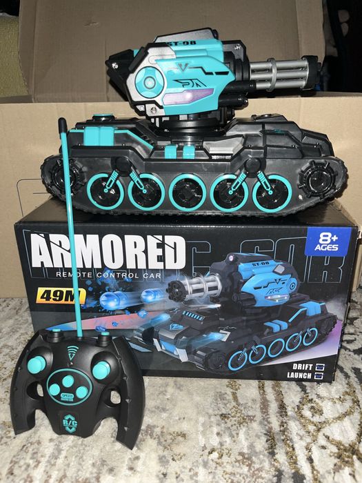 Танк на радіокеруванні стріляє орбізами