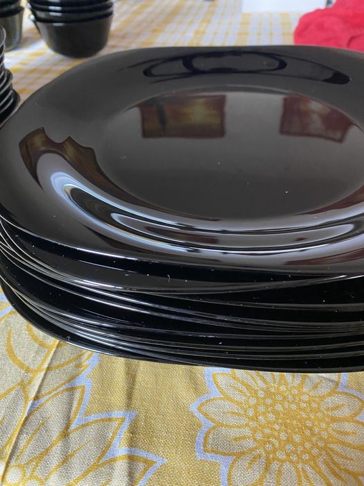 Conjunto (36unid) pratos e taças como novos, sem riscos, 36 unid