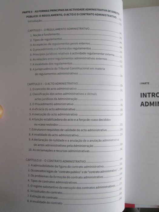 Lições de Direito Administrativo, de José Carlos Vieira de Andrade
