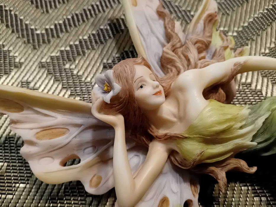 Sprzedam  figurkę  kobiet