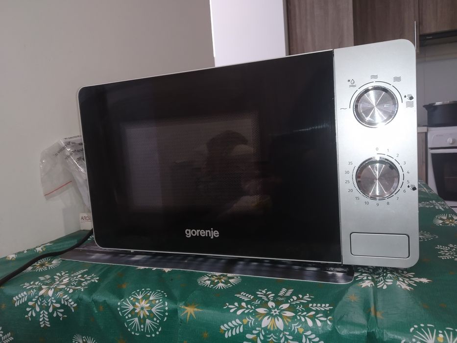 Микроволновка Gorenje MO20E1S 800Вт. Идеальное состояние.