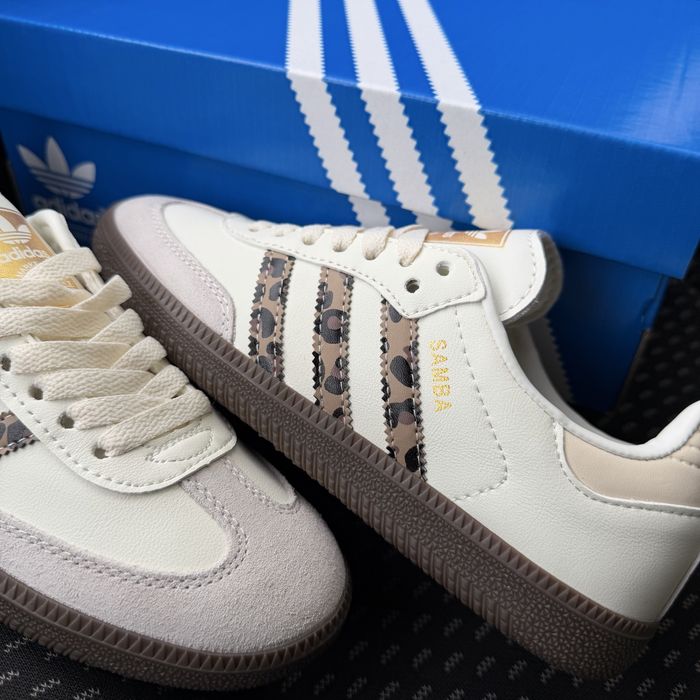 Жіночі кросівки адідас самба білі з бежевим леопардові полоски Adidas Samba Light Beige Leo