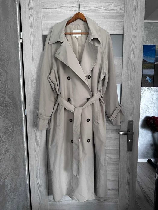 Beżowy trencz H&M