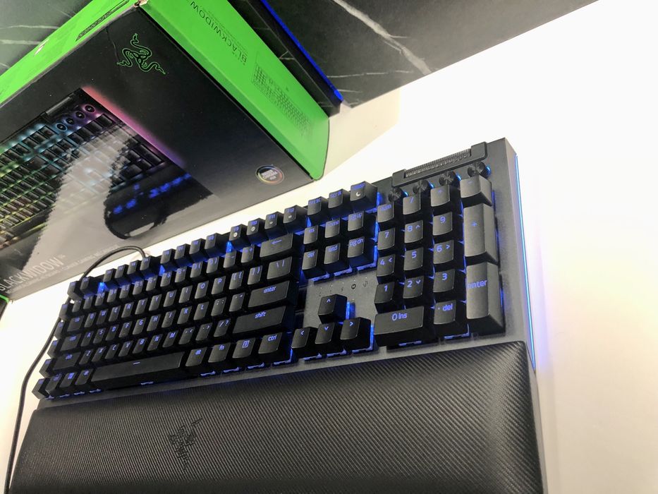 Клавіатура razer blackwidow v4