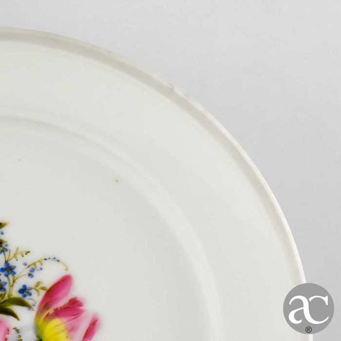 Prato raso porcelana europeia, séc. XIX pintado decorado com flores N3