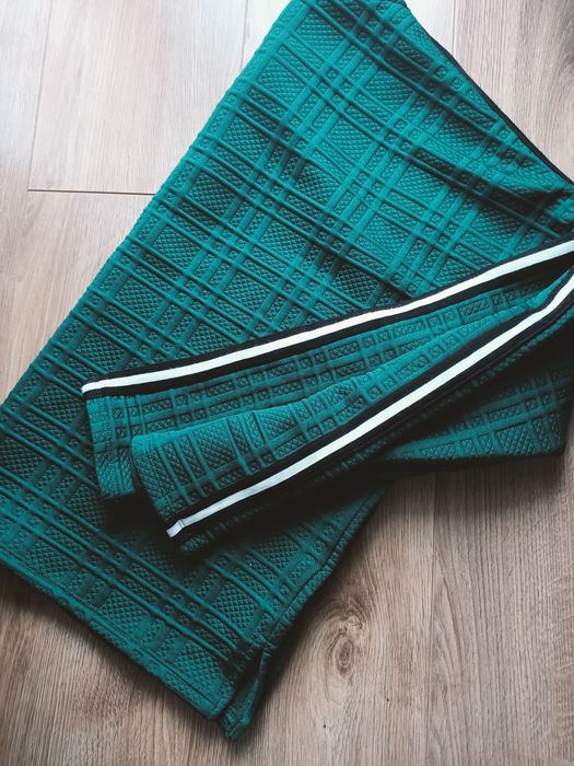 Ciemnozielona, butelkowa bluza Primark. Rozmiar 42/44.