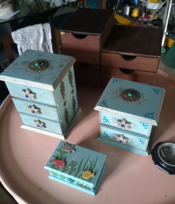 Caixinhas de madeira com gavetas