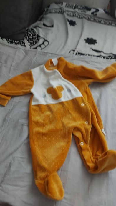 Roupinhas bebé em bom estado