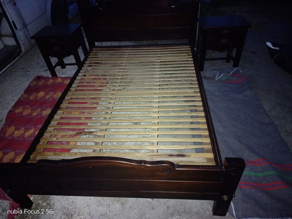 Mobilia de casal com cama colxao mesinhas e comoda