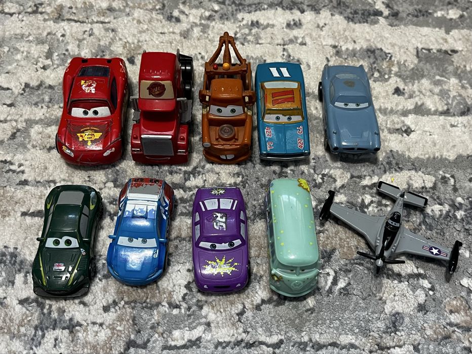Машинки HotWheels,matchbox,військова техніка,танки,disney pixar,kinder