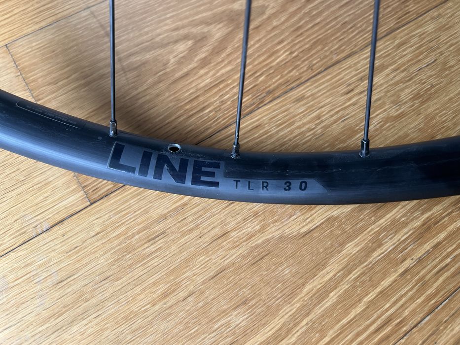 Rodas Bontrager Line TLR 30 Boost com discos + 2 pneus