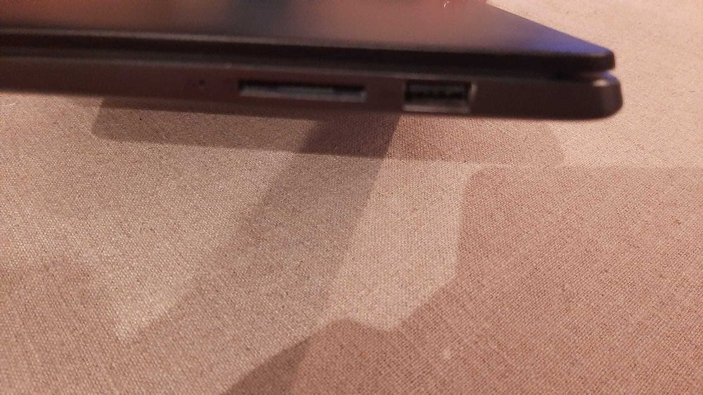Vende-se portátil lenovo (com ecrã danificado) - para peças