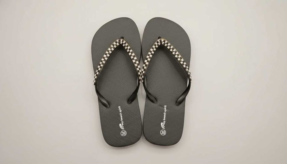 Шлепанцы со стразами из Италии