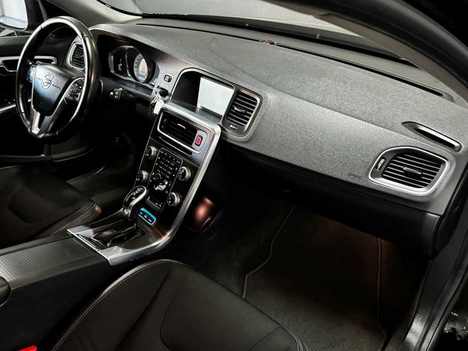 Carrinha V60 2.4 D6 Plug-in Hybrid Momentum AWD PHEV