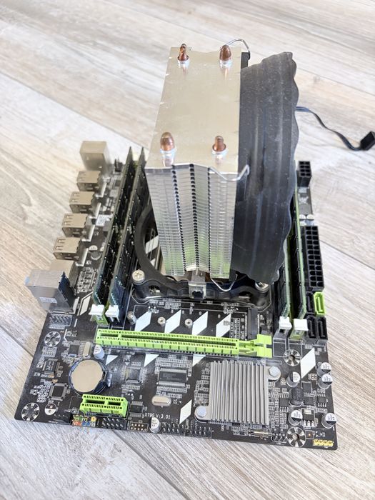 Комплект материнська плата Atermiter X79G + Intel Xeone E5-2689 + 4 плашки DDR 3 по 4 Гб