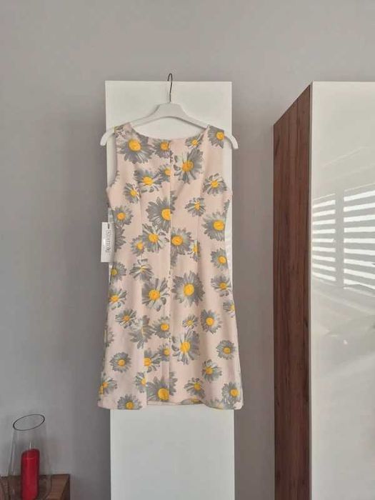 Elegancka sukienka w stokrotki L'attore jasmin, s, nowa z metką