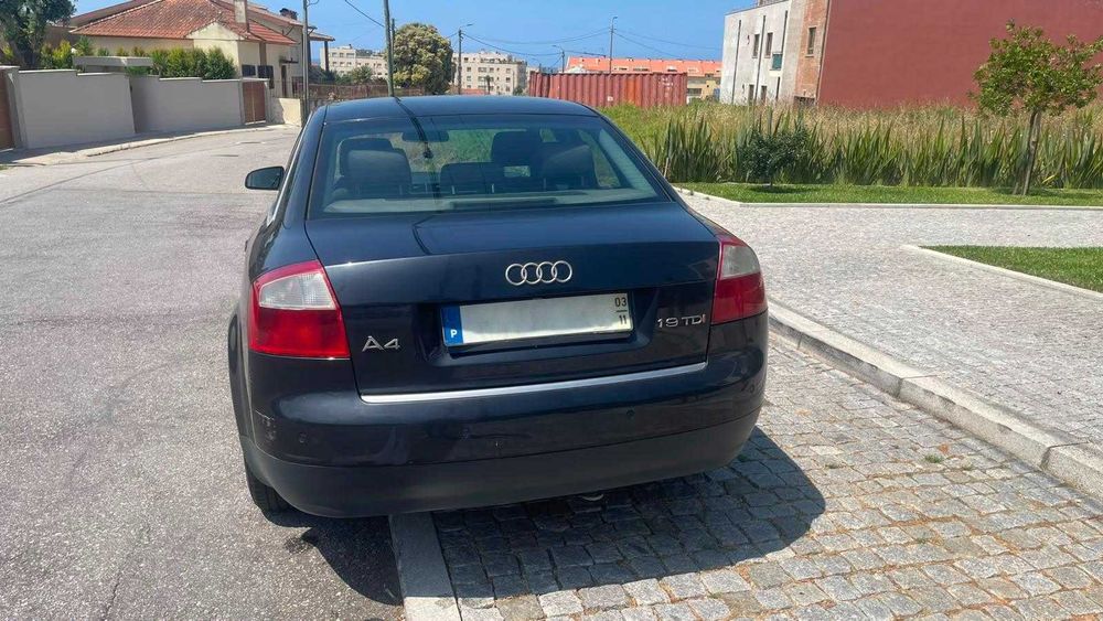 Audi A4 1.9 TDI de 2003 com 130 cv foto 3