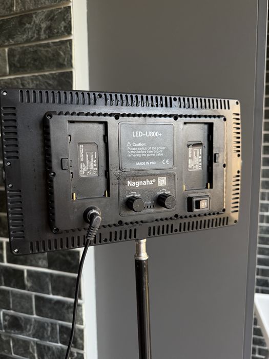 Професійне світло LED-панель модель LED-U800+ бренду Nagnahz.