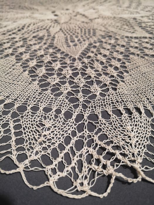 Serwetka haftowana 70 cm.