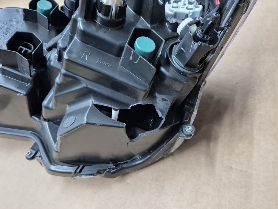 Toyota Corolla E21 E210 lift lampa prawa przednia  eu