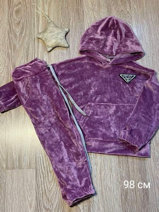 Спортивні велюрові костюми