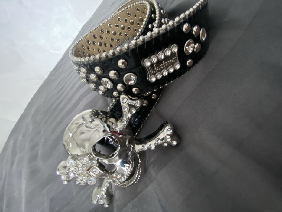 ПРОДАМ фастом  легитный ремень от b.b.simon swarowski