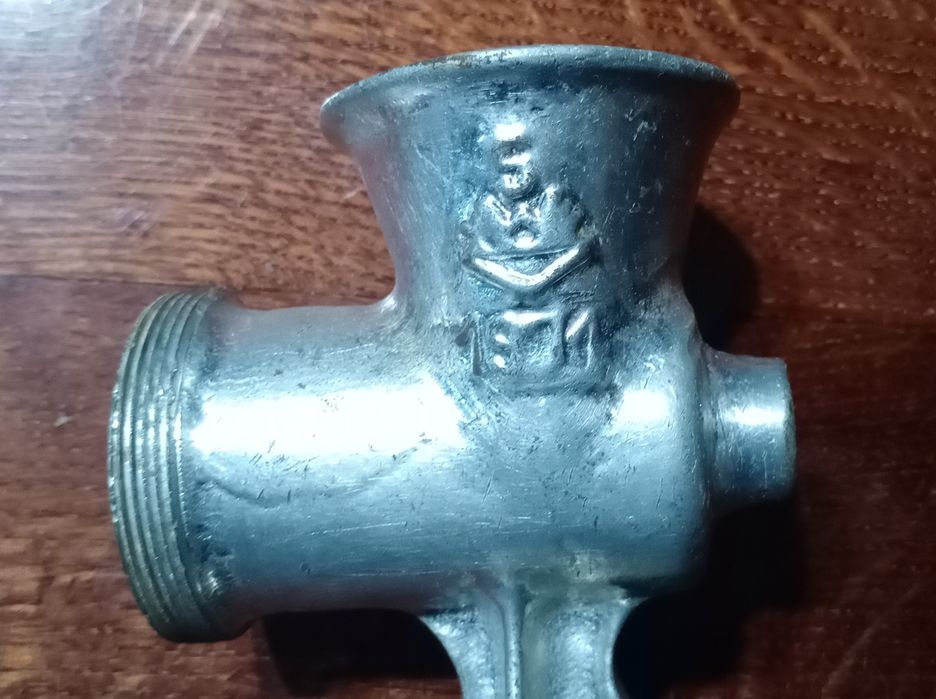 МЯСОРУБКА  механическая  чугунная