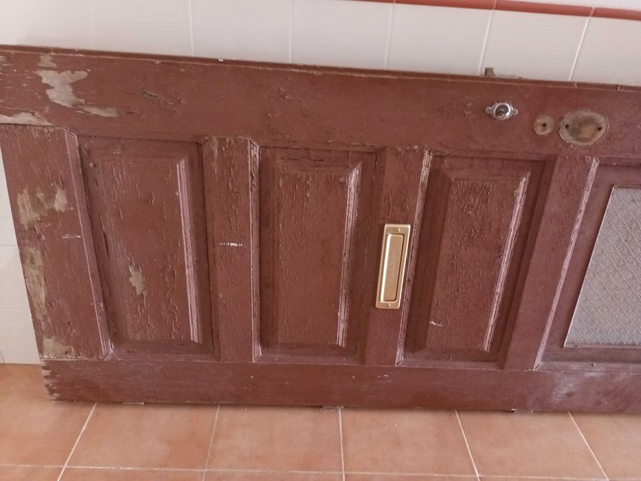 Porta antiga em madeira