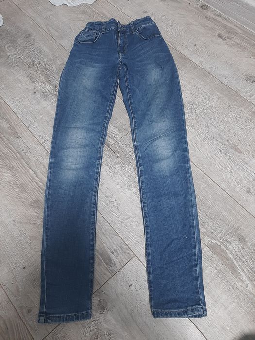 Spodnie jeans Reserved