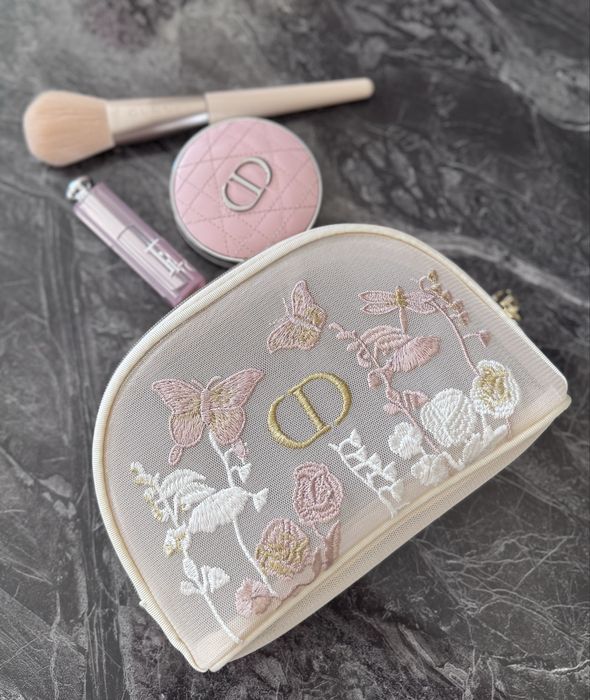 Косметичка Dior з вишивкою