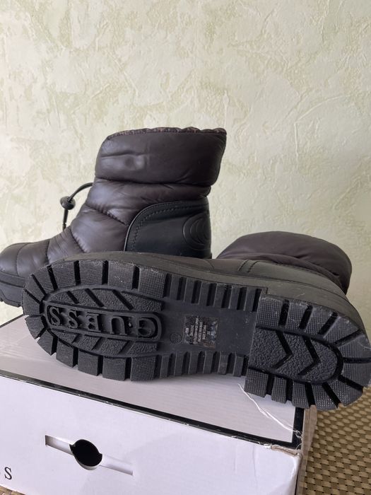 Стильні стьобані нейлонові черевики зі шнурком з переду Guess оригінал