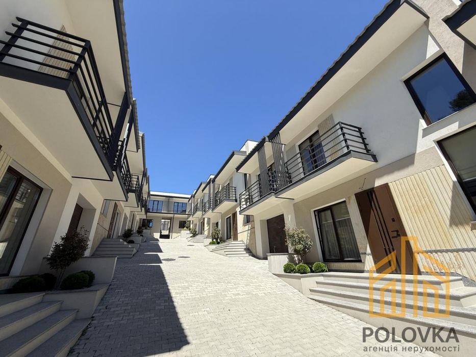 БЕЗ КОМІСІЇ Продаж 3-кімнатного таунхаусу з гаражем у центрі міста