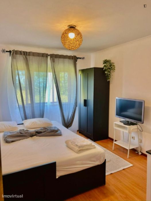 Quarto - localizado em Canidelo Porto