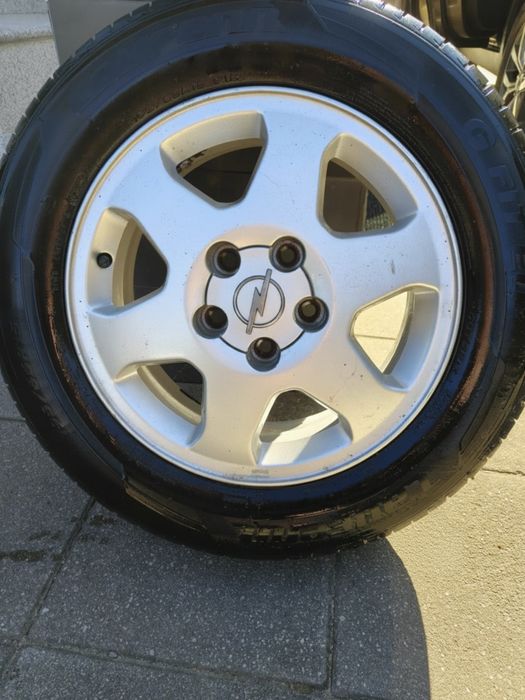 Alufelgi Opel z oponami Laufen