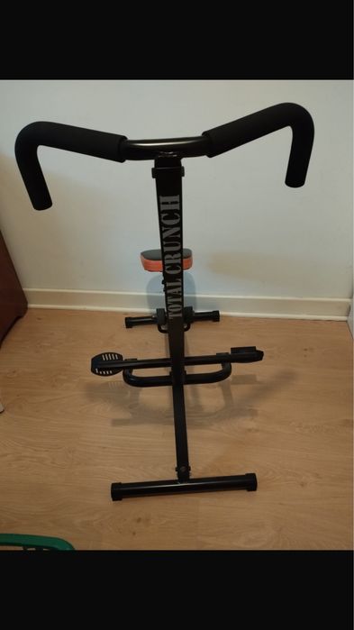 Maquina de abdominais e agachamentos