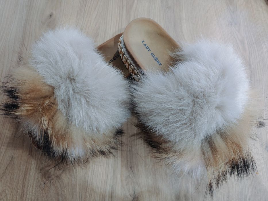 Nowe klapki z naturalnym futrem z jenota 37