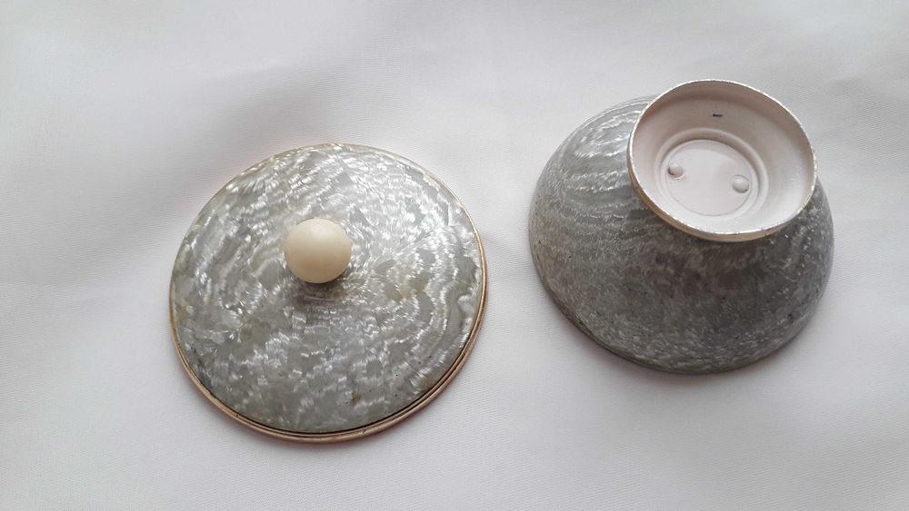 Для хранения мелочей, косметики декора, украшений, скринька, шкатулка.