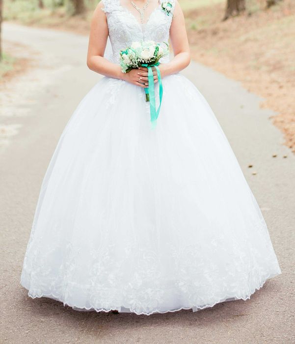 Продам весільну сукню