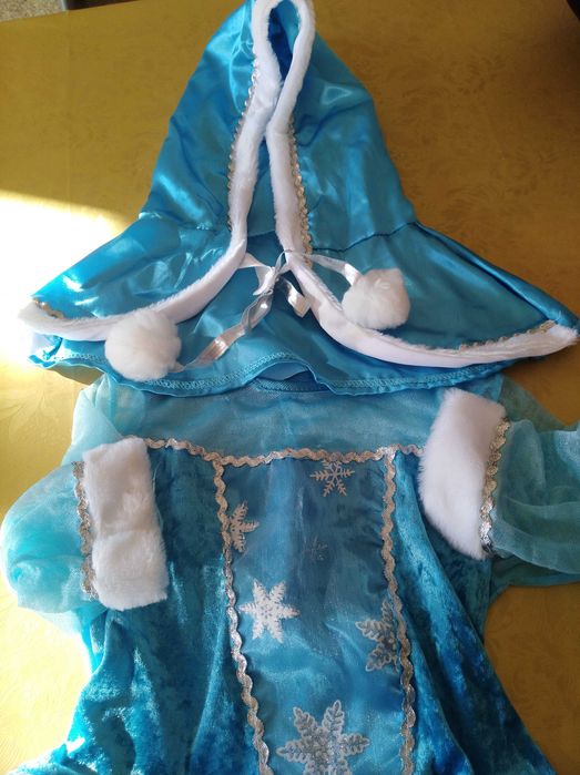 Vestido de Carnaval «Rainha do Gelo» em ótimo estado