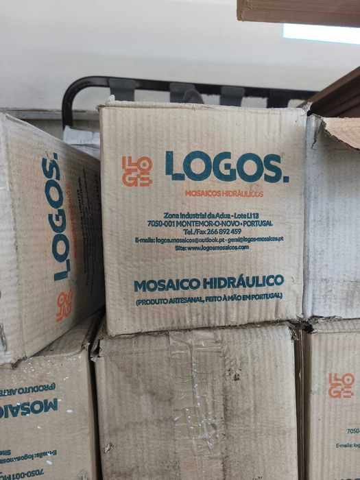 Mosaico hidráulico "Logos" 20x20 cm – Cor Amarelo – Novo – Sobra de obra