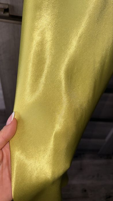 Сатинова сукня. Шовкова сукня у білизняному стилі.