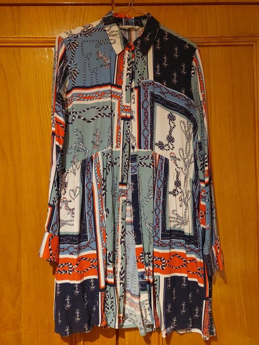 Vestido camiseiro stradivarius